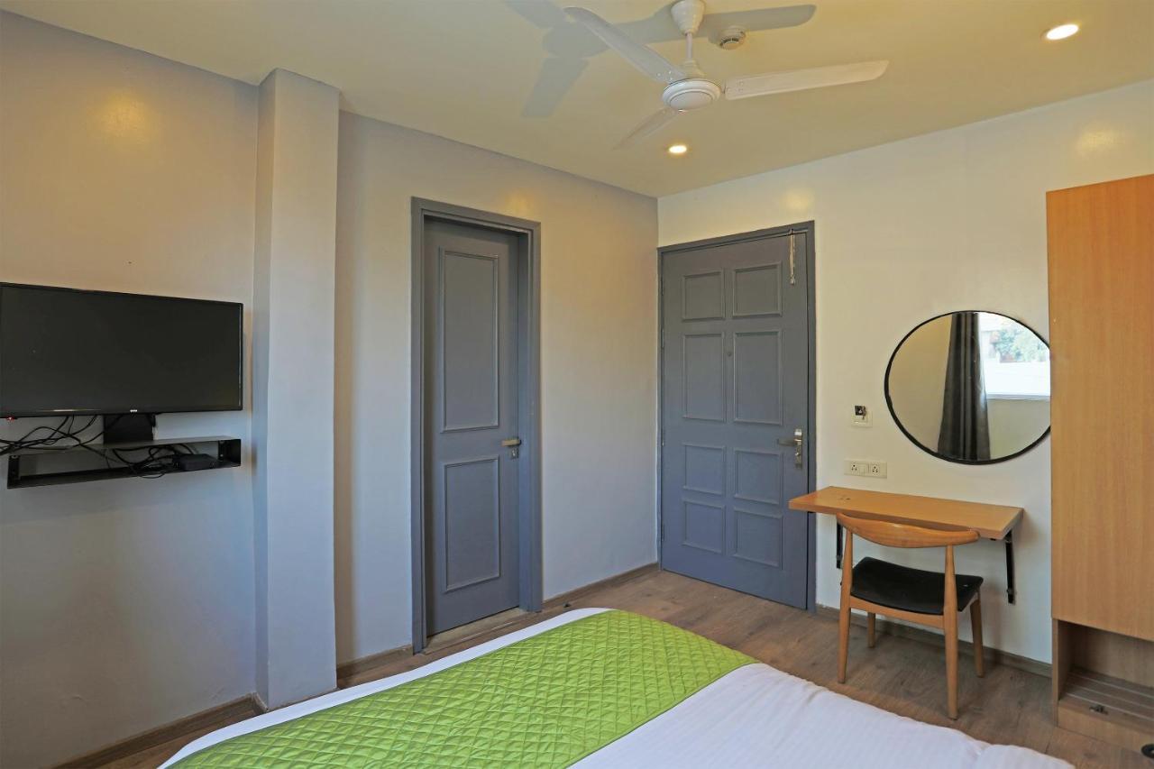 Hotel Yellow Chilli Britannia Chowk- Couple Friendly Local Id Accepted New Delhi Ngoại thất bức ảnh