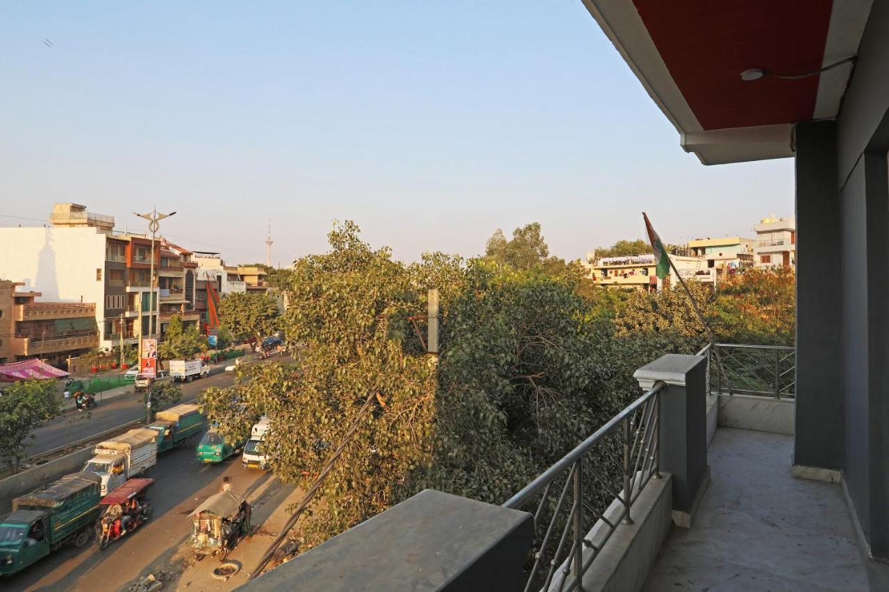 Hotel Yellow Chilli Britannia Chowk- Couple Friendly Local Id Accepted New Delhi Ngoại thất bức ảnh